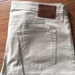 Men’s khaki jeans